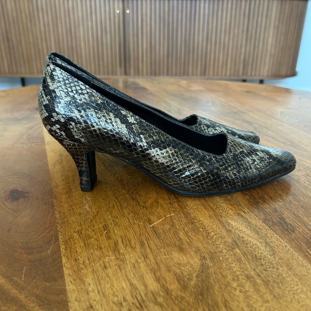 Genuine Snakeskin Pointed Toe Pumps Kitten Heels Size 7.5 Fall Shoes